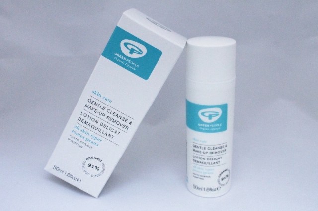 Soft facial cleanser make-up remover