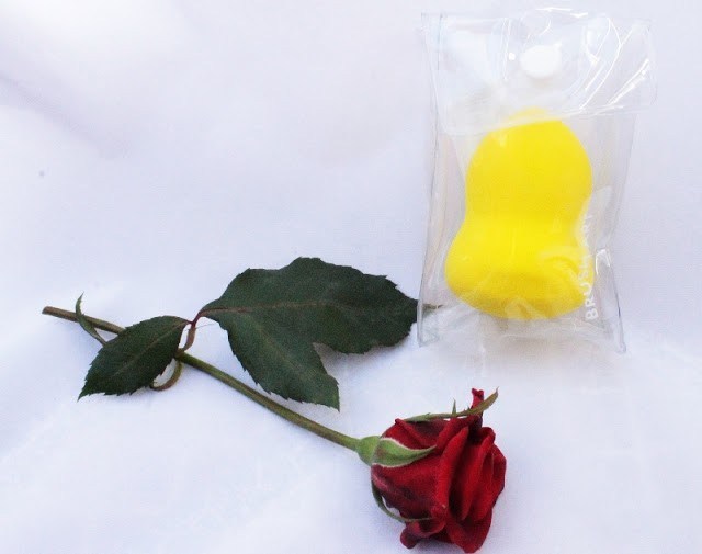 Fapex yellow makeup sponge